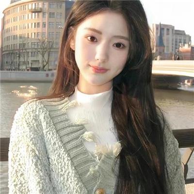 着牛仔裤的钟馗